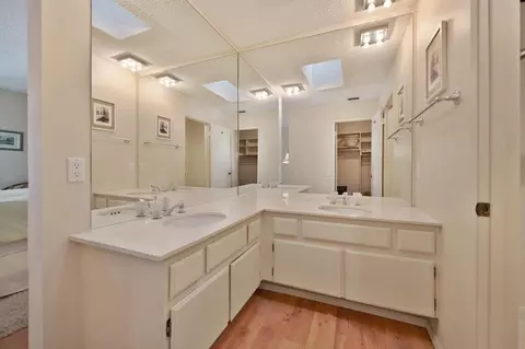 Bath - 114 E Ranch Rd, Sacramento, CA 95825 photo 2 of 4