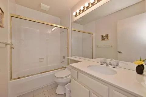 Bath - 114 E Ranch Rd, Sacramento, CA 95825 photo 4 of 4