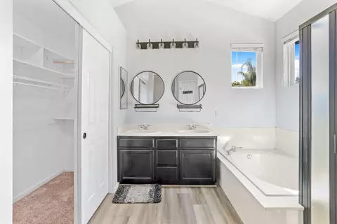 Entry Way - 192 Hollow Brook Ct, Tracy, CA 95377 photo 4 of 5