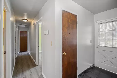 Entry Way - 1233 El Vecino Ave, Modesto, CA 95350 photo 2 of 2