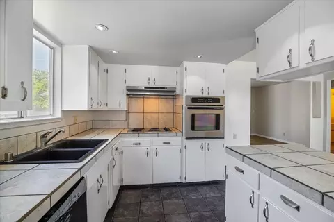 Kitchen - 1233 El Vecino Ave, Modesto, CA 95350 photo 2 of 2