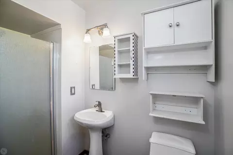 Bath - 1233 El Vecino Ave, Modesto, CA 95350 photo 2 of 2
