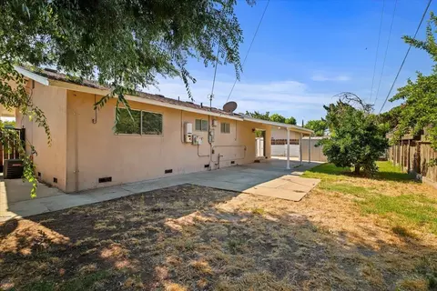 Exterior - 1233 El Vecino Ave, Modesto, CA 95350 photo 5 of 8