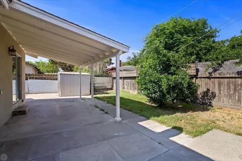 Exterior - 1233 El Vecino Ave, Modesto, CA 95350 photo 6 of 8