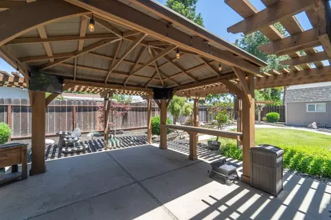 Exterior - 375 California, Ripon, CA 95366 photo 7 of 8