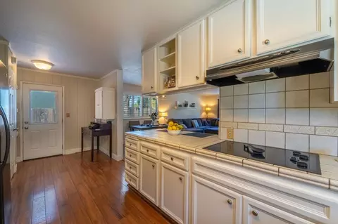 Kitchen - 375 California, Ripon, CA 95366 photo 3 of 4