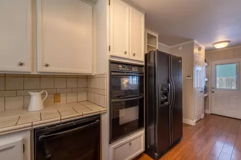 Kitchen - 375 California, Ripon, CA 95366 photo 4 of 4