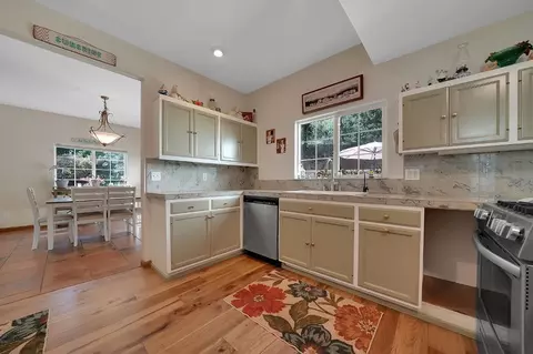 Kitchen - 17951 Carter Ln, Jackson, CA 95642 photo 3 of 6