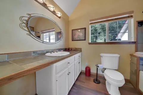 Bath - 17951 Carter Ln, Jackson, CA 95642 photo 5 of 7