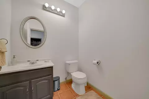 Bath - 17951 Carter Ln, Jackson, CA 95642 photo 7 of 7