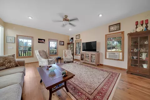Living - 17951 Carter Ln, Jackson, CA 95642 photo 2 of 4