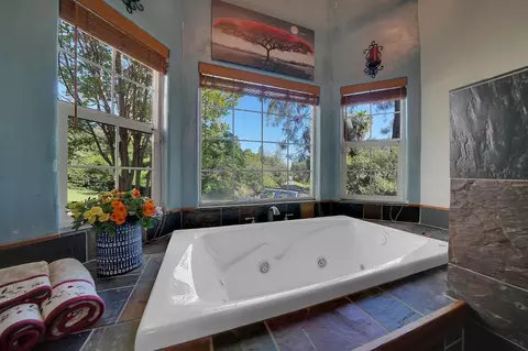 Bath - 17951 Carter Ln, Jackson, CA 95642 photo 4 of 7
