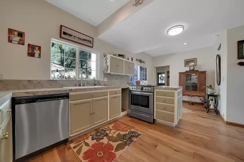 Kitchen - 17951 Carter Ln, Jackson, CA 95642 photo 6 of 6