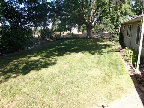 Exterior - 9582 E Harney Ln, Lodi, CA 95240 photo 2 of 2