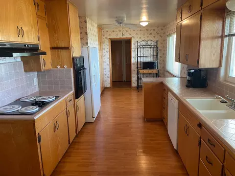 Kitchen - 9582 E Harney Ln, Lodi, CA 95240 photo 1 of 2