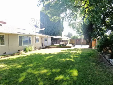 Exterior - 9582 E Harney Ln, Lodi, CA 95240 photo 1 of 2