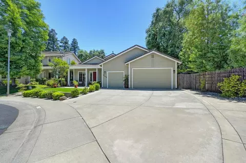 9208 Locust St, Elk Grove, CA 95624