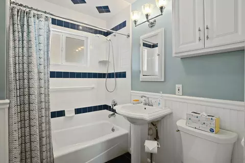 Bath - 31 E Gibson St, Stockton, CA 95204 photo 1 of 2