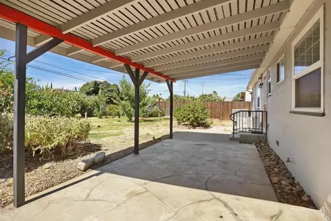Exterior - 31 E Gibson St, Stockton, CA 95204 photo 5 of 13