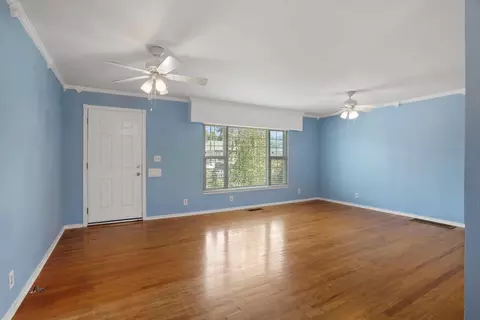 Living - 31 E Gibson St, Stockton, CA 95204 photo 2 of 4