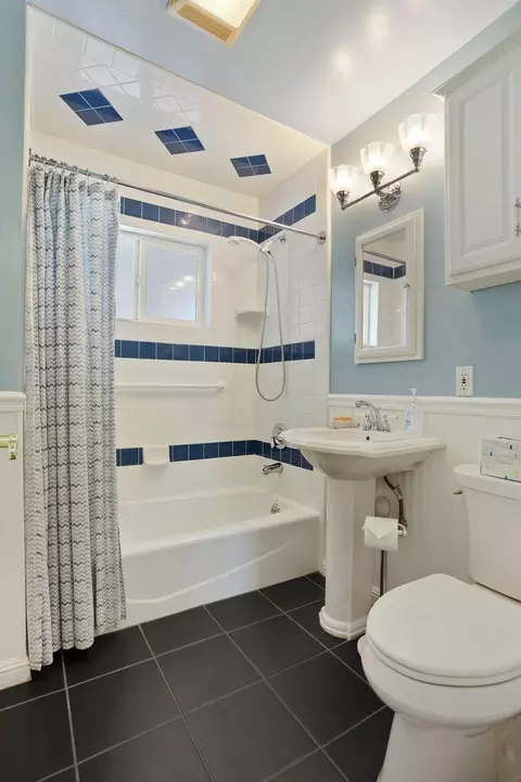 Bath - 31 E Gibson St, Stockton, CA 95204 photo 2 of 2