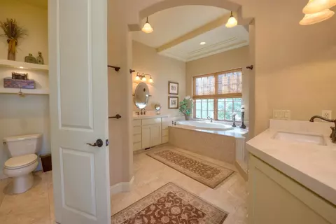 Bath - 9481 Perrett Rd, Patterson, CA 95363 photo 1 of 5