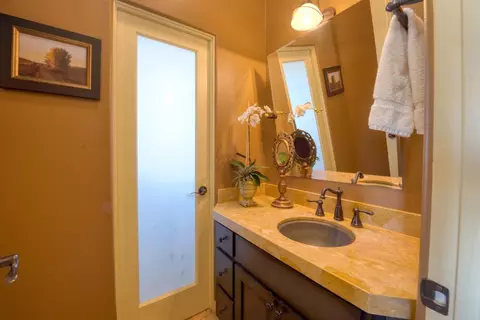 Bath - 9481 Perrett Rd, Patterson, CA 95363 photo 5 of 5