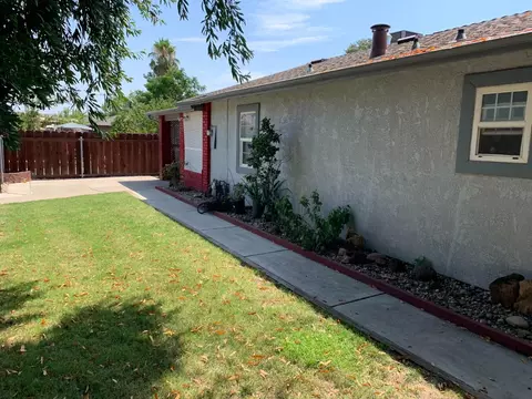 1003 E St, Oakdale, CA 95361 photo 1
