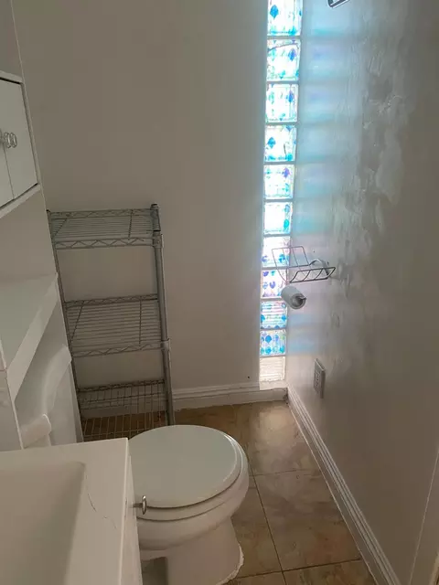 Bath - 330 Vermont St, Gridley, CA 95948 photo 5 of 5