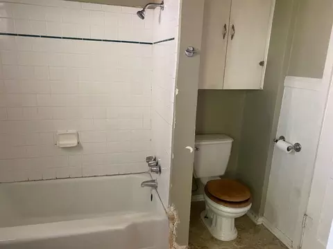 Bath - 330 Vermont St, Gridley, CA 95948 photo 2 of 5