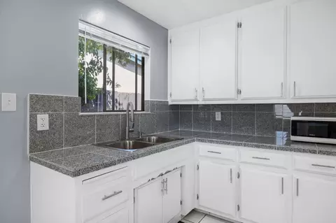 Kitchen - 422 Arcade Blvd, Sacramento, CA 95815 photo 3 of 8