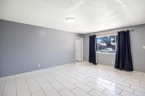 Living - 422 Arcade Blvd, Sacramento, CA 95815 photo 2 of 4