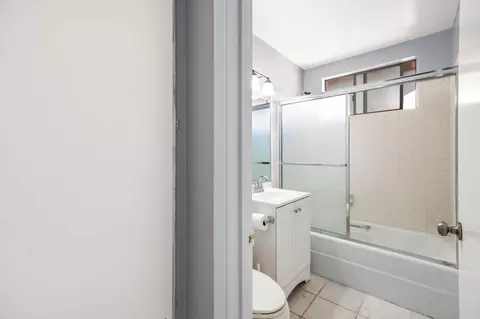 Bath - 422 Arcade Blvd, Sacramento, CA 95815 photo 1 of 3