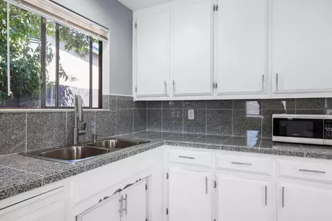 Kitchen - 422 Arcade Blvd, Sacramento, CA 95815 photo 4 of 8