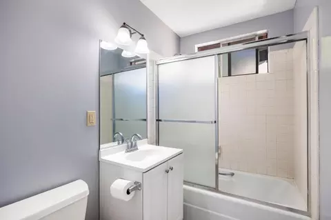 Bath - 422 Arcade Blvd, Sacramento, CA 95815 photo 2 of 3