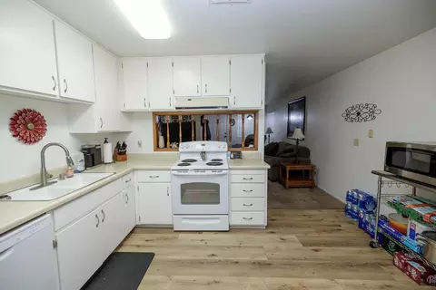 Kitchen - 1436 E Canal Dr, Turlock, CA 95380 photo 5 of 7