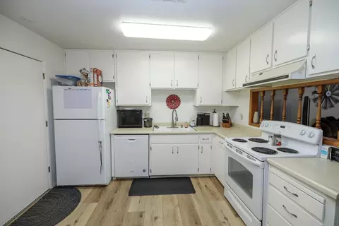 Kitchen - 1436 E Canal Dr, Turlock, CA 95380 photo 4 of 7
