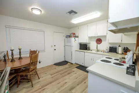 Kitchen - 1436 E Canal Dr, Turlock, CA 95380 photo 3 of 7