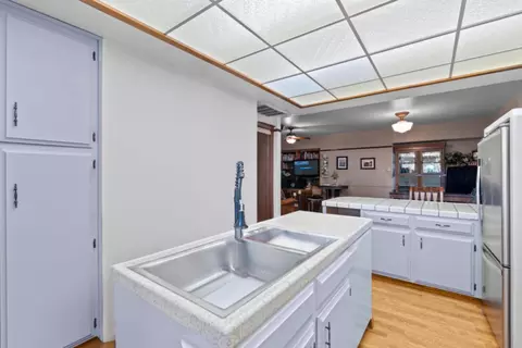Kitchen - 1754 E Las Palmas Ave, Patterson, CA 95363 photo 4 of 7