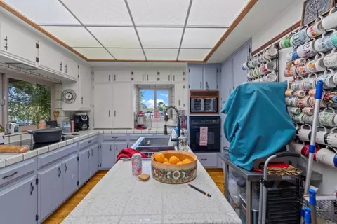 Kitchen - 1754 E Las Palmas Ave, Patterson, CA 95363 photo 6 of 7