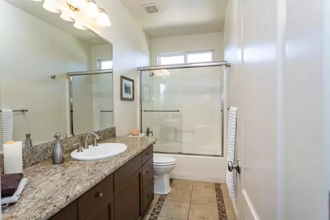Bath - 4600 Via Verde, Modesto, CA 95357 photo 3 of 5