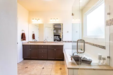 Bath - 4600 Via Verde, Modesto, CA 95357 photo 4 of 5