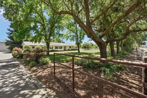 2368 E Forest Lake Rd, Acampo, CA 95220 photo 2