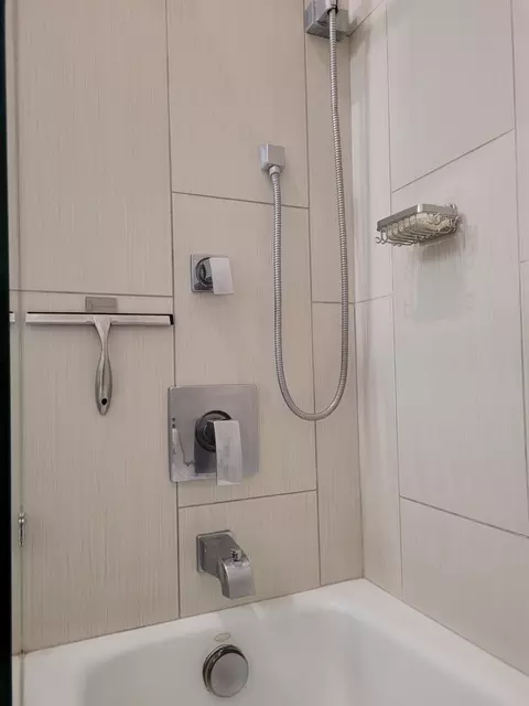 Bath - 1809 Somersby Ln, Ceres, CA 95307 photo 5 of 9
