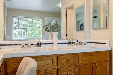 Bath - 1500 Classic Ct, Modesto, CA 95357 photo 11 of 11