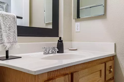 Bath - 1500 Classic Ct, Modesto, CA 95357 photo 2 of 11