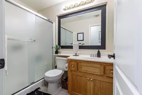 Bath - 1500 Classic Ct, Modesto, CA 95357 photo 1 of 11