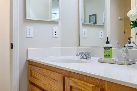 Bath - 1500 Classic Ct, Modesto, CA 95357 photo 5 of 11