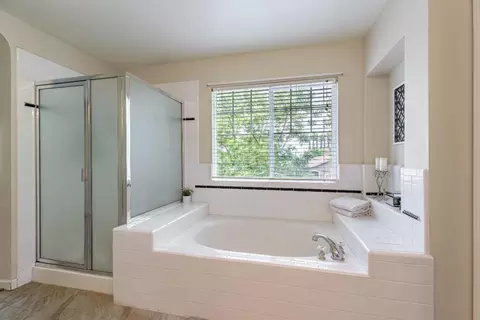 Bath - 1500 Classic Ct, Modesto, CA 95357 photo 8 of 11