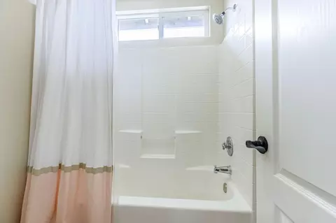 Bath - 1500 Classic Ct, Modesto, CA 95357 photo 6 of 11